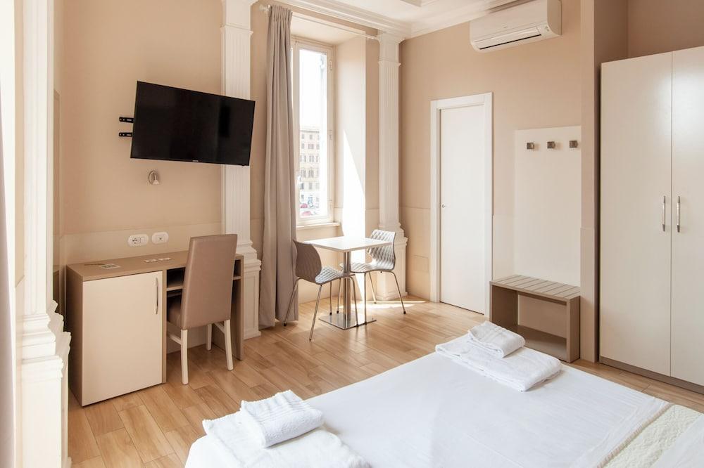 Domus Porta Angelica Room Type - Superior Double or Twin Room, City View