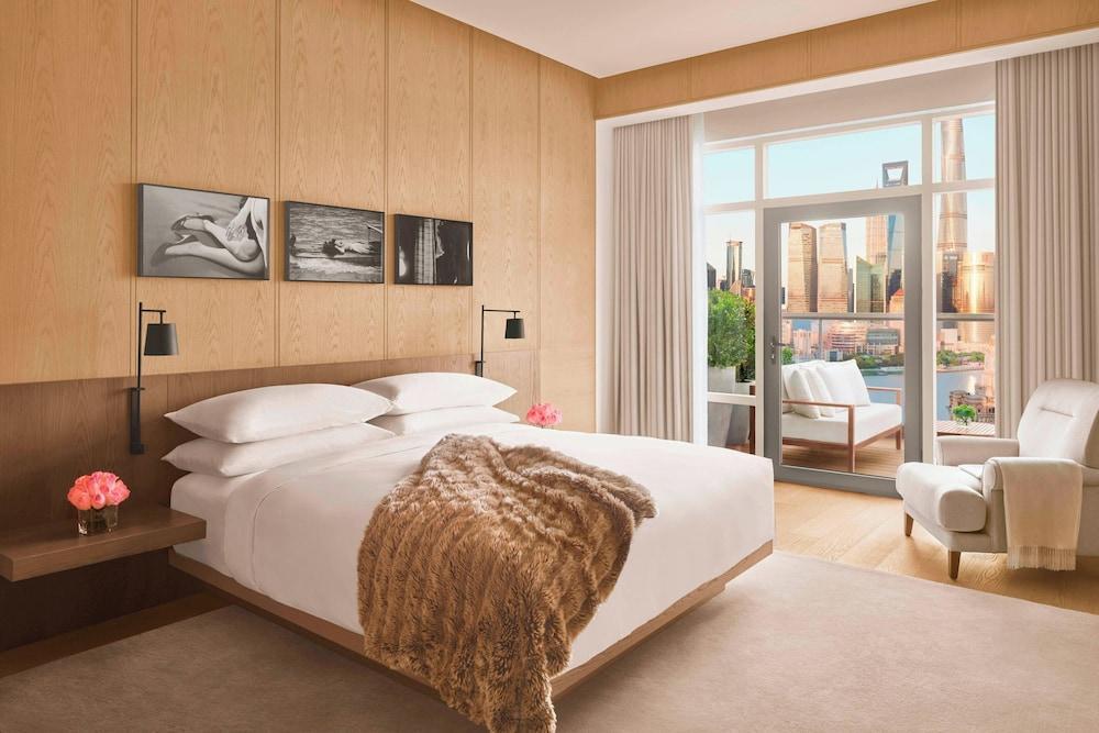 The Shanghai EDITION Room Type - Pearl Tower View Terrace Sute The Shanghai EDITION Room Type - Pearl Tower View Terrace Sute