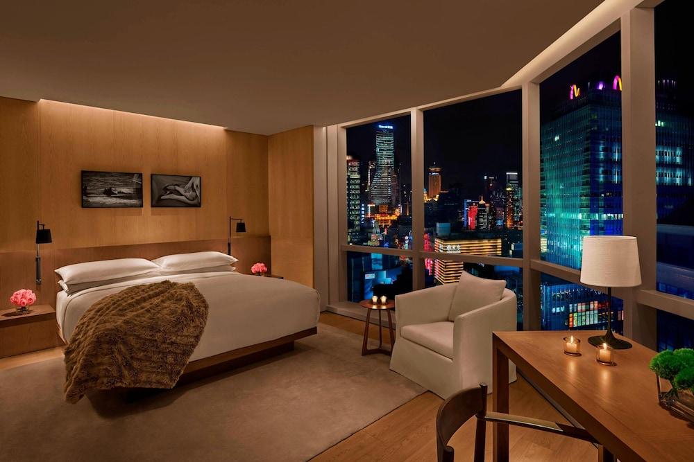 The Shanghai EDITION Room Type - Premium City View Room, 1 King