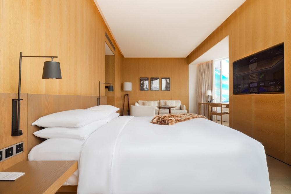 The Shanghai EDITION Room Type - Pearl TV Tower View Room, 1 King The Shanghai EDITION Room Type - Pearl TV Tower View Room, 1 King