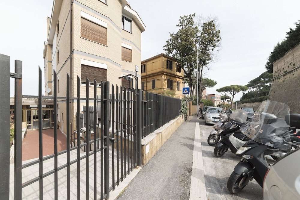 Vatican City - Lovely Studio - Tap to explore photos