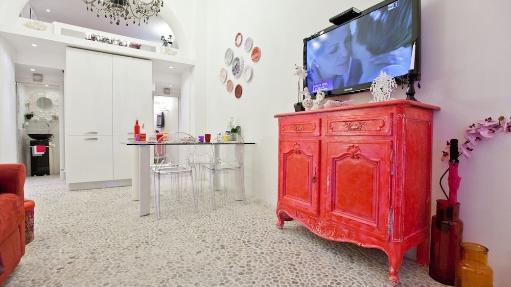 Rental In Rome Colour Colosseum Loft - Tap to explore photos