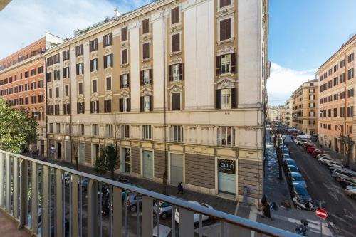126 Gracchi Suites - Tap to explore photos