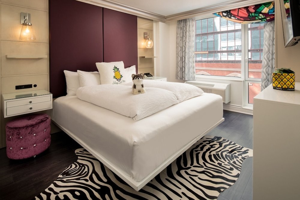 Staypineapple, An Artful Hotel, Midtown Room Type - Room, 1 King Bed (Glamour)
