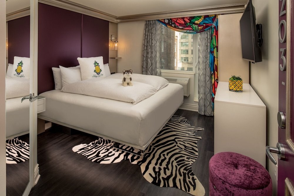 Staypineapple, An Artful Hotel, Midtown Room Type - Room, 1 King Bed (Celebrity)