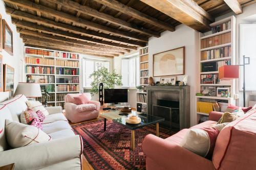 Farnese Charming Apartment - Tap to explore photos