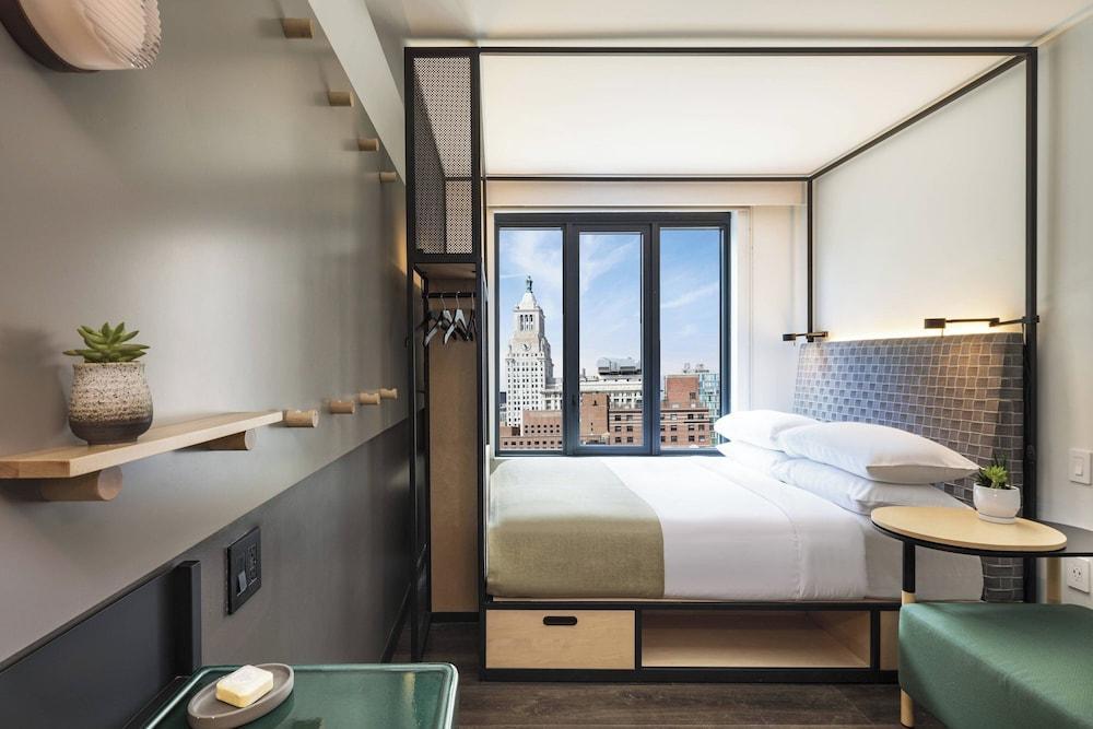 Moxy NYC East Village Room Type - Room, 1 Queen Bed