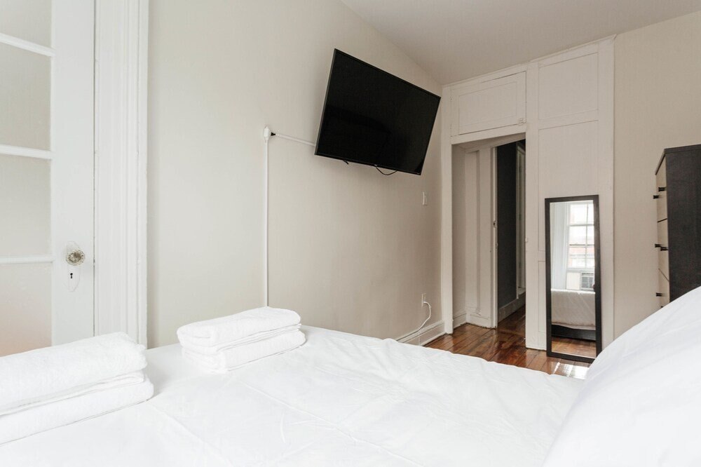 West Village 2 BR and Private Roof Deck - Tap to explore photos