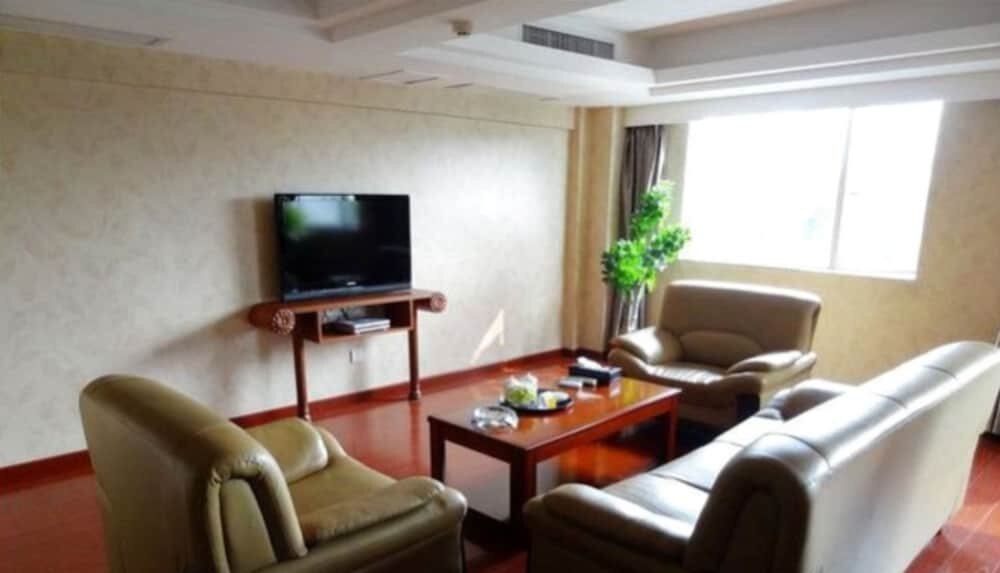Miya Hotel Guangzhou Shahe Branch - Tap to explore photos