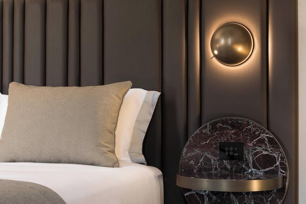The Pantheon Iconic Rome Hotel, Autograph Collection Room Type - Deluxe Room, 1 King Bed