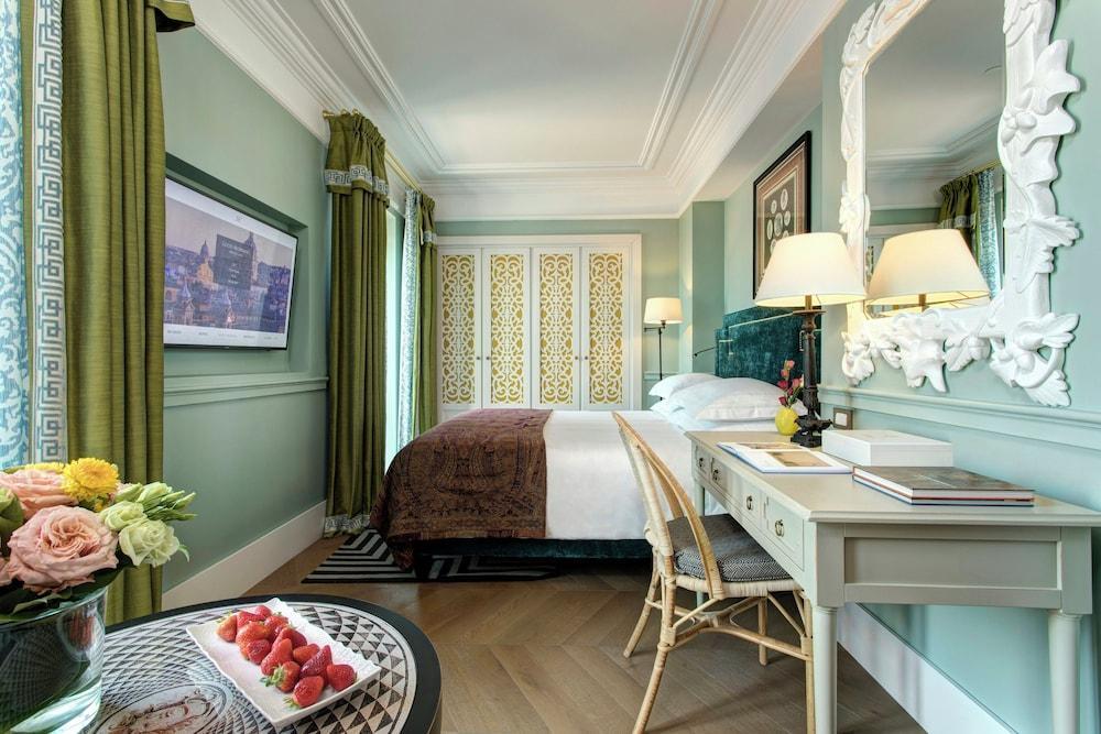 Rocco Forte Hotel de la Ville Room Type - Deluxe Room (Panoramic View)