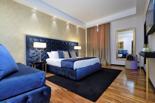 Spanish Diamond Luxury Suites & Jacuzzi - Tap to explore photos