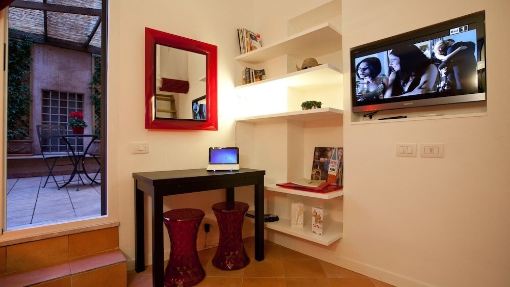 Rental In Rome Monti Suite Terrace - Tap to explore photos