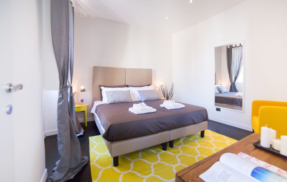 Rent In Rome - Flo's Apartment