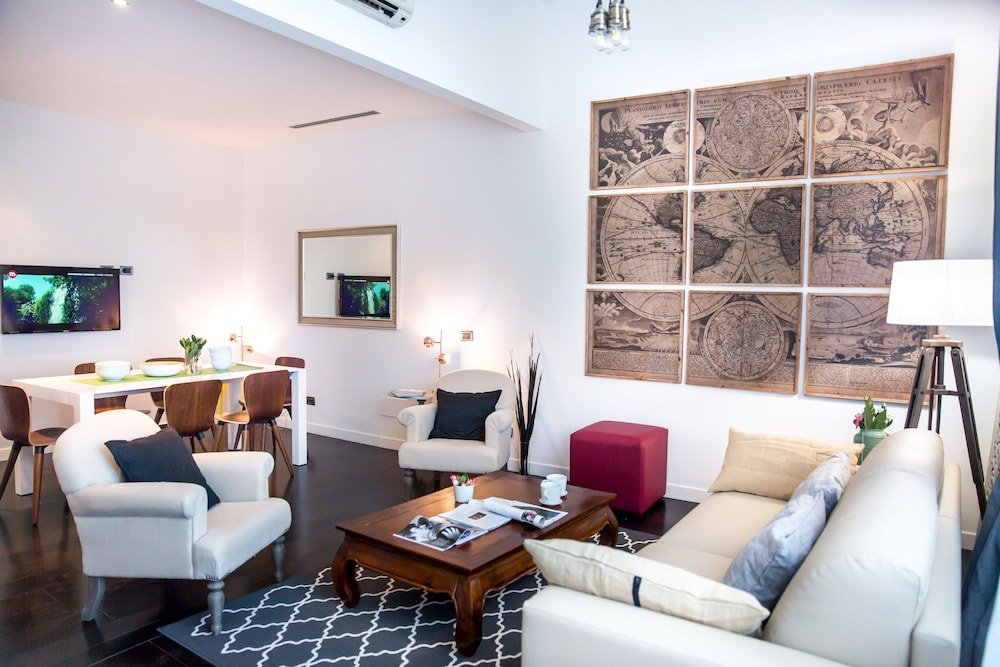 Rent In Rome - Flo's Apartment - Tap to explore photos