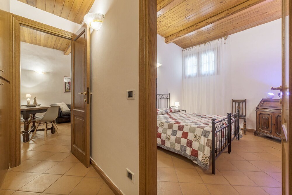 Villa Borghese Roomy Flat - Tap to explore photos