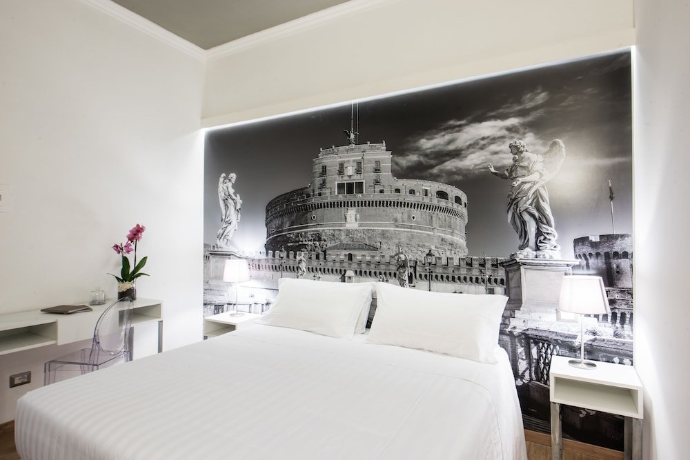 Charming Roma - Tap to explore photos