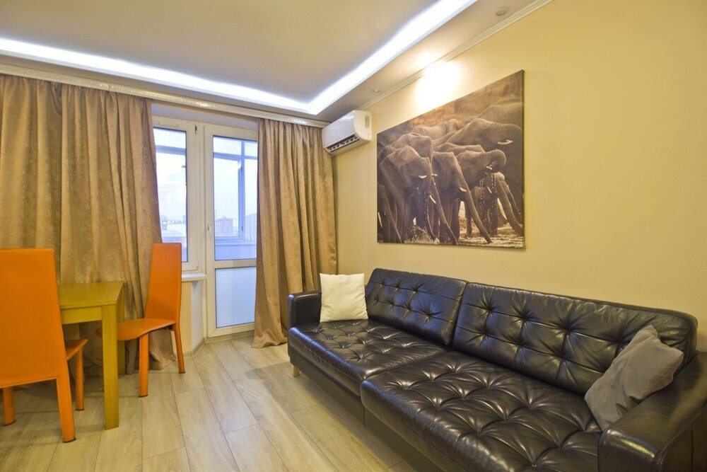Lakshmi 1905 Apartment - Tap to explore photos