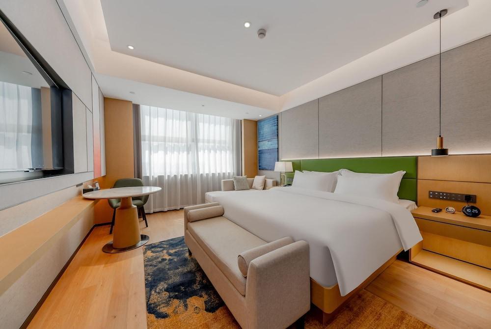 Ramada by Wyndham Shanghai Pudong Room Type - NON-SMOKING BUSINESS 1 KING ROOM