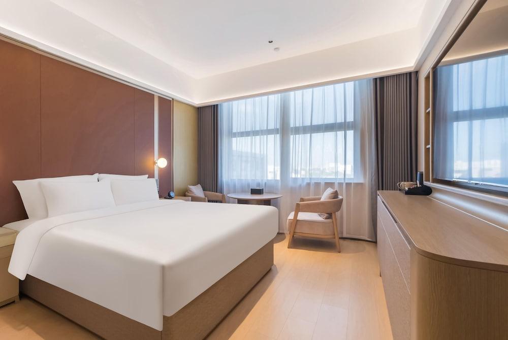 Ramada by Wyndham Shanghai Pudong Room Type - NON-SMOKING DELUXE 1 KING ROOM
