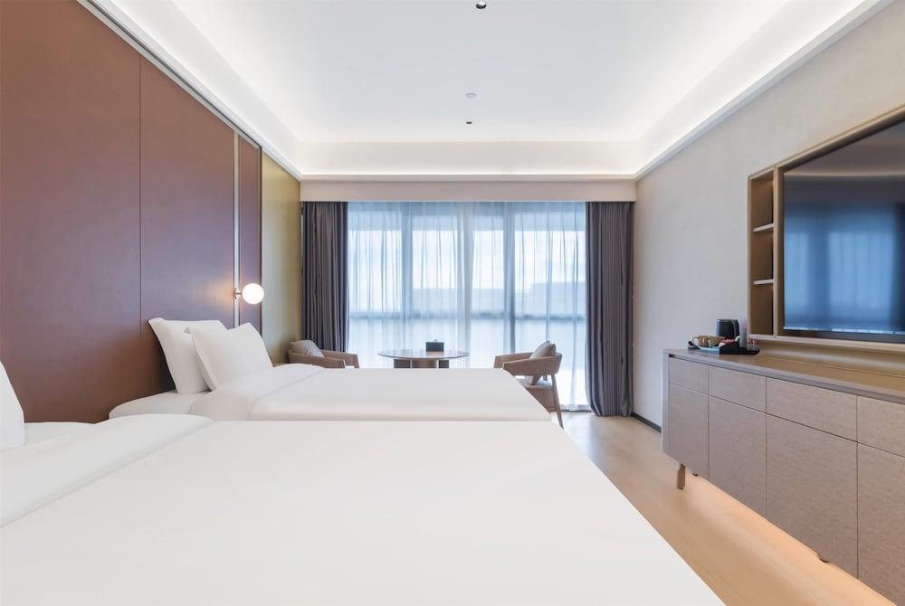 Ramada by Wyndham Shanghai Pudong Room Type - Deluxe Room, 2 Twin Beds, Non Smoking