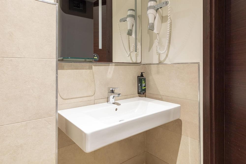 B&B Hotel Roma San Lorenzo Termini - Tap to explore photos