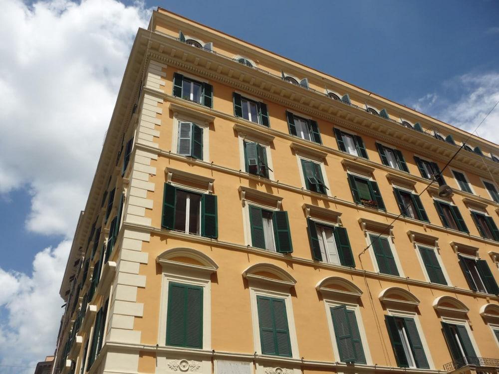 Nice Rome Holiday - Tap to explore photos