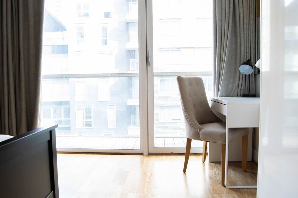 1 Bedroom Flat With Balcony Near Canary Wharf London Price Address Reviews