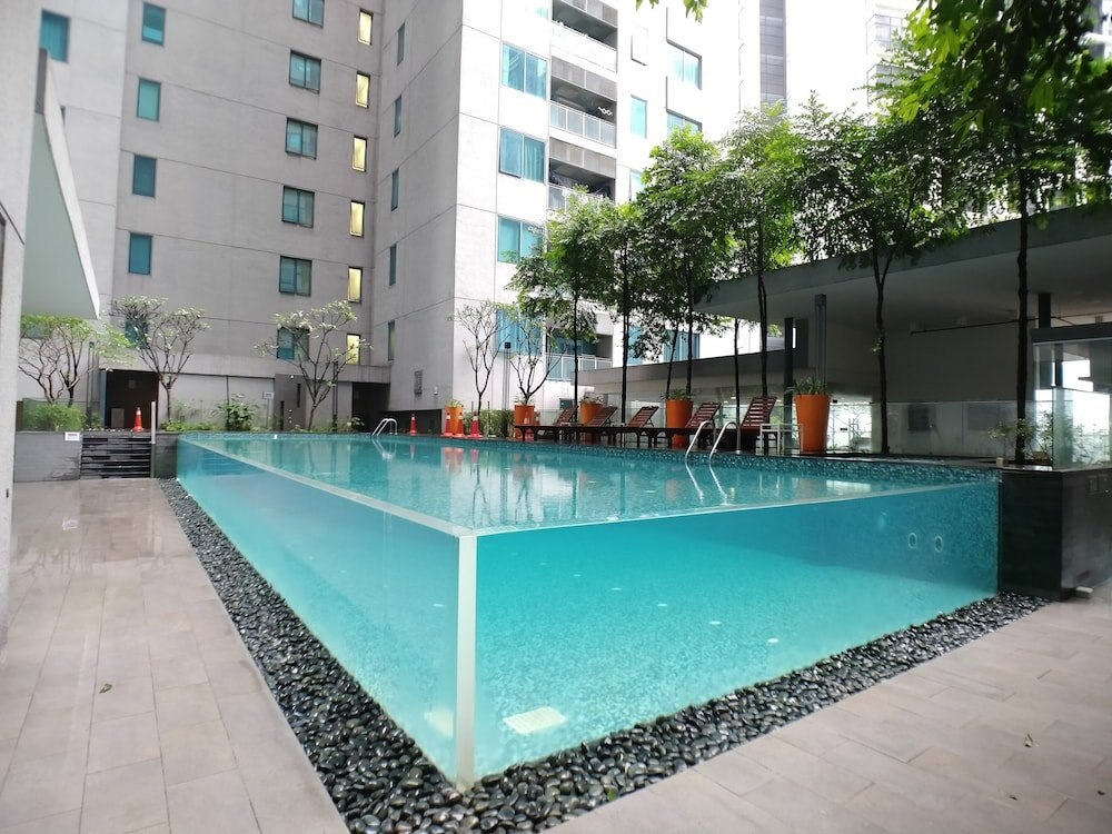 OHO Suites KLCC Summer Suites - Tap to explore photos