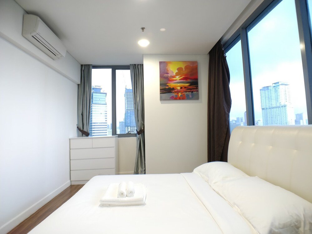 OHO Suites KLCC Summer Suites - Tap to explore photos