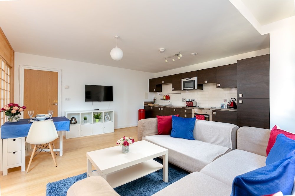 Bright Comfy 2 bed in trendy Dalston - Tap to explore photos