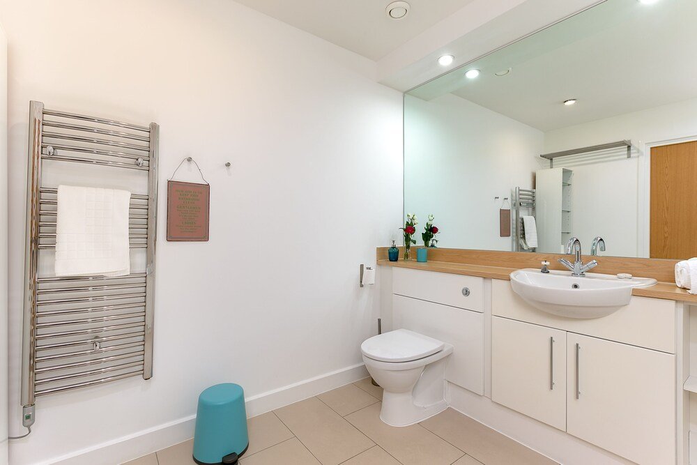 Bright Comfy 2 bed in trendy Dalston - Tap to explore photos