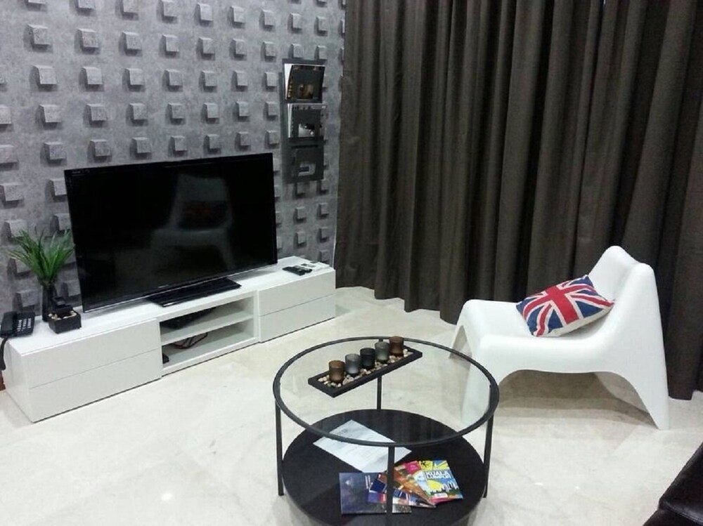 KL101 Service Suite at Soho Suites KLCC - Tap to explore photos