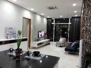 KL101 Service Suite at Soho Suites KLCC - Tap to explore photos