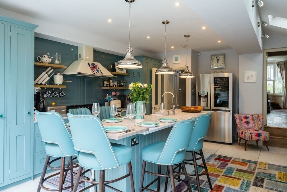 Immaculate Designer Home in Wandsworth - Tap to explore photos