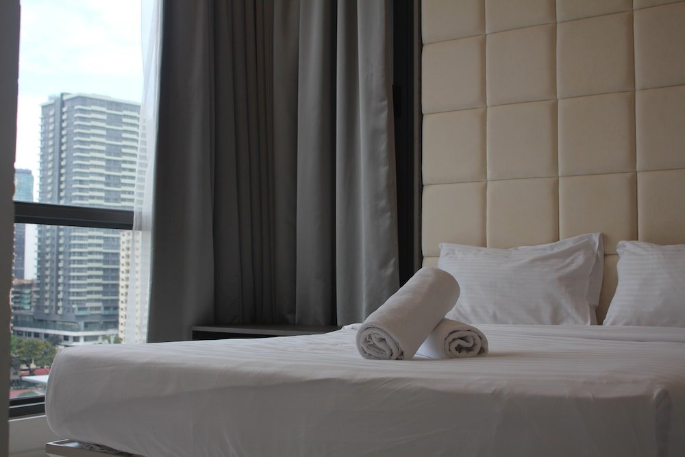 Hala Robertson Suites - Tap to explore photos
