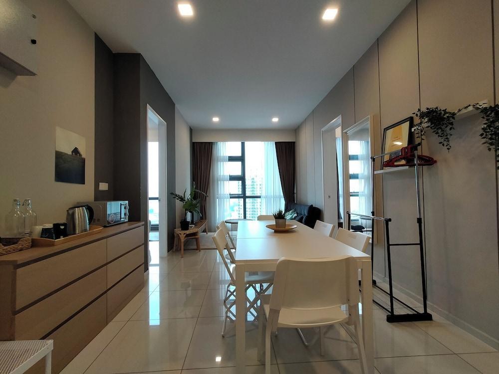 Robertson Suites Kuala Lumpur Room Type - Luxury Apartment, 2 Bedrooms, Pool View