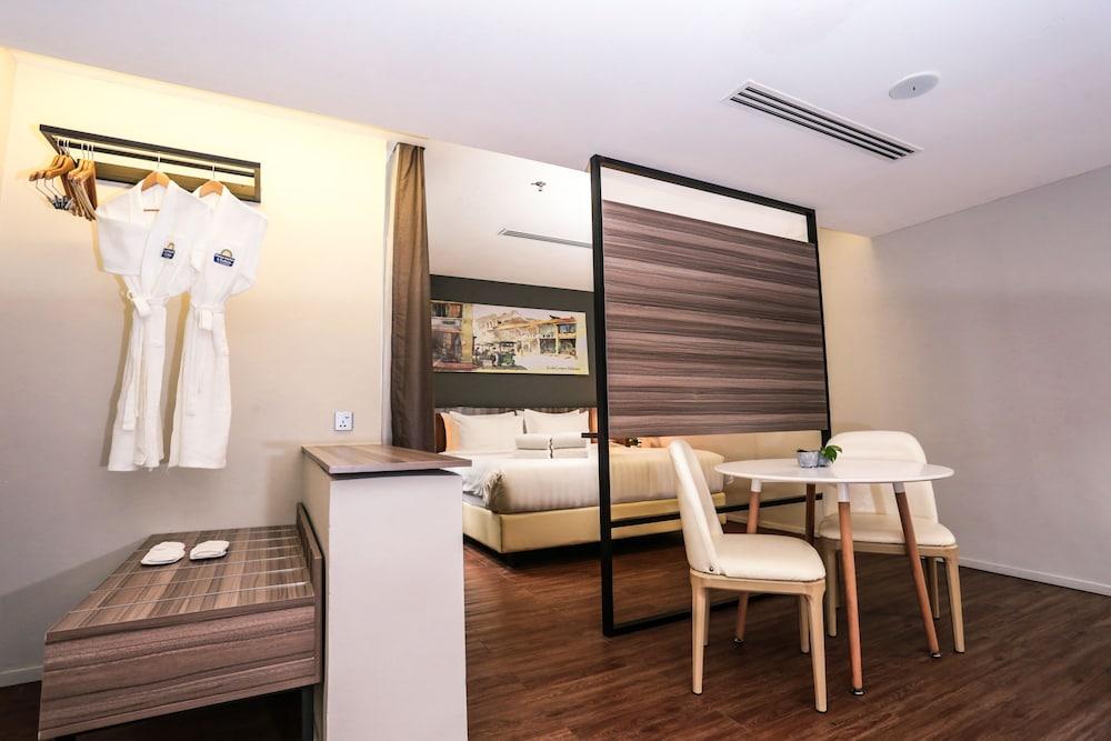 Days Hotel & Suites by Wyndham KL (Chan Sow Lin MRT/LRT) - Tap to explore photos