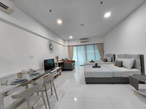 IHomes33 Summer Suites KLCC LRT, 2-4 Pax - Tap to explore photos