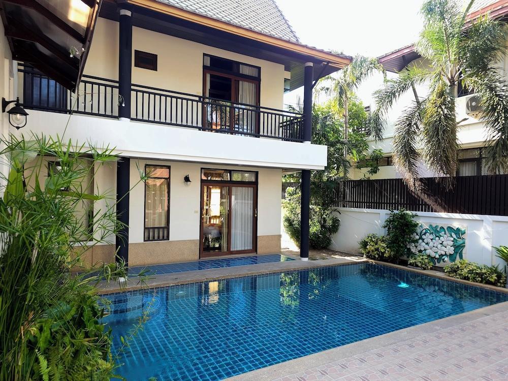 Punnapha Pool Villa Pattaya - Tap to explore photos