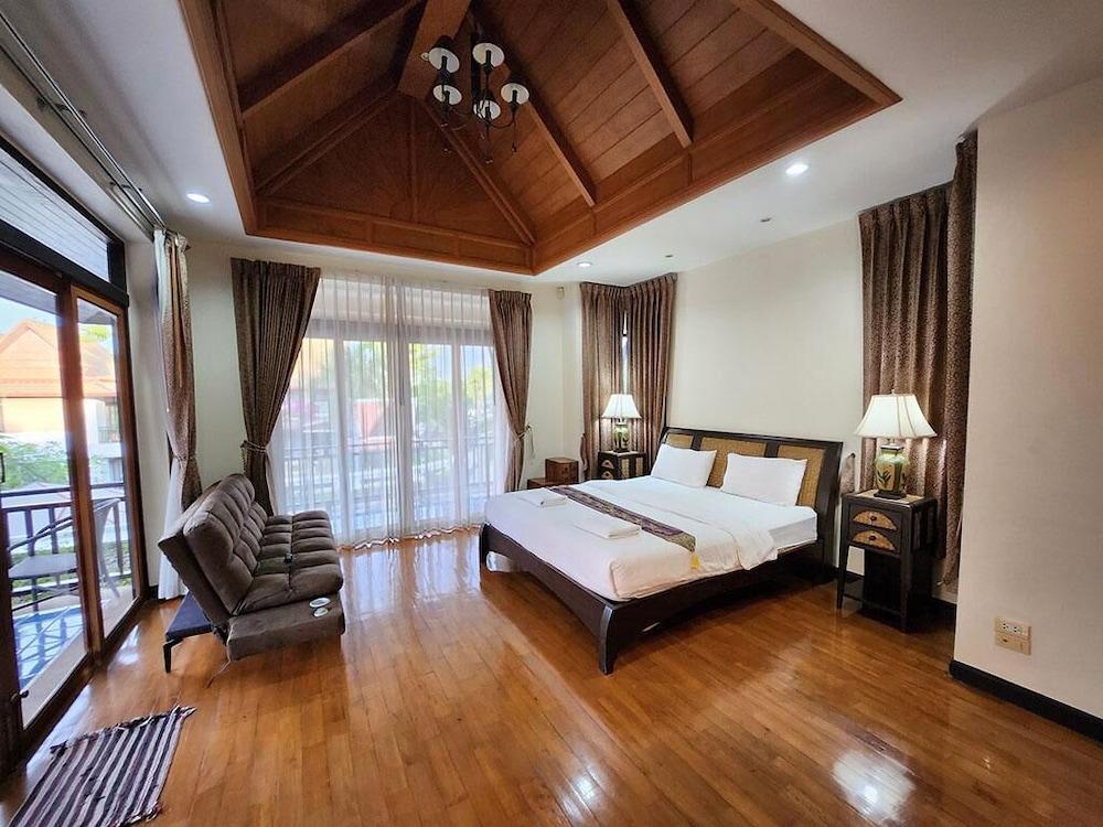 Punnapha Pool Villa  Pattaya Room Type - 4-Bedroom Pool Villa