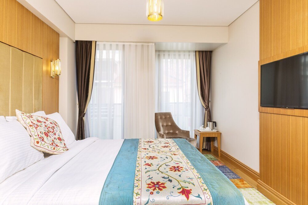 Obelisk Hotel & Suites Room Type - Standard Double or Twin Room, 1 Bedroom, Non Smoking, City View