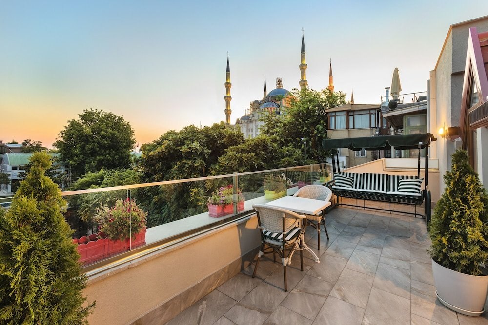 Obelisk Hotel & Suites Room Type - Junior Suite, 1 Queen Bed, Balcony, Sea View