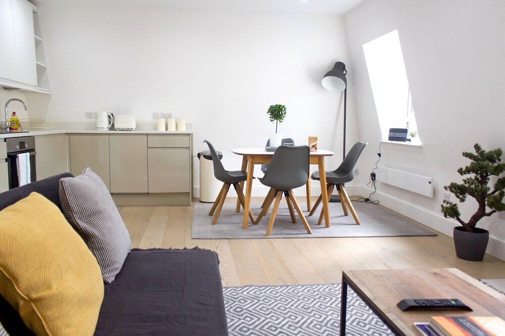 Cosy Two Bed in Islington - Tap to explore photos