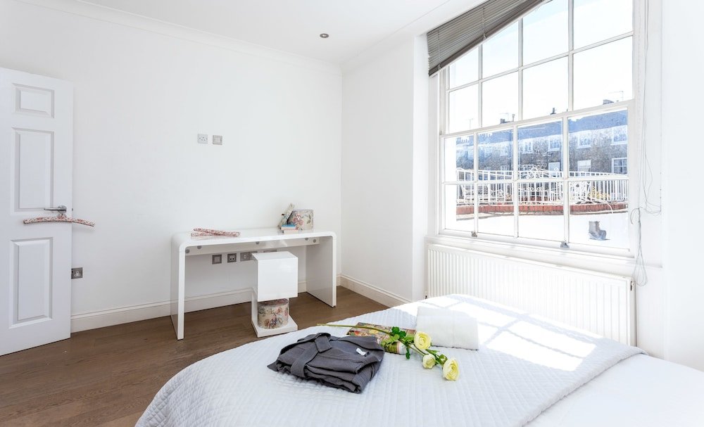 Gloucester Terrace by Lime Street - Tap to explore photos