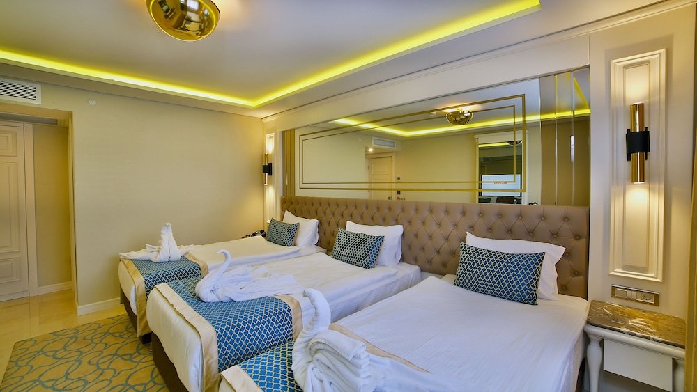 Beethoven Premium Hotel Room Type - Deluxe Triple Room