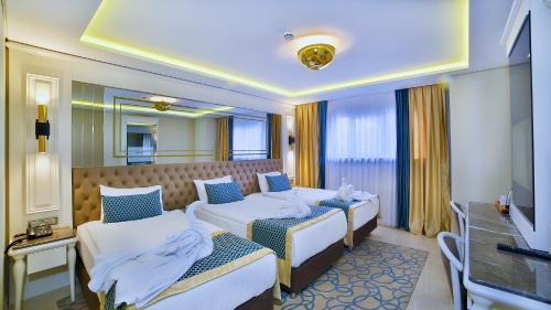 Beethoven Premium Hotel Room Type - Deluxe Triple Room
