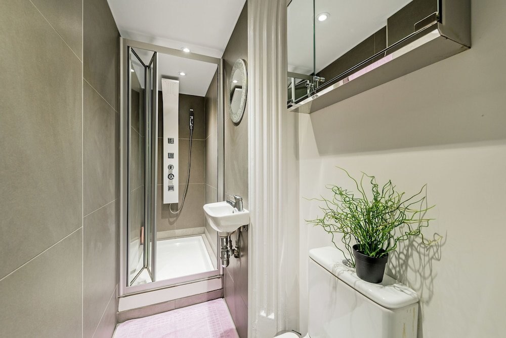 Clarincarde Gardens Apartment - Tap to explore photos