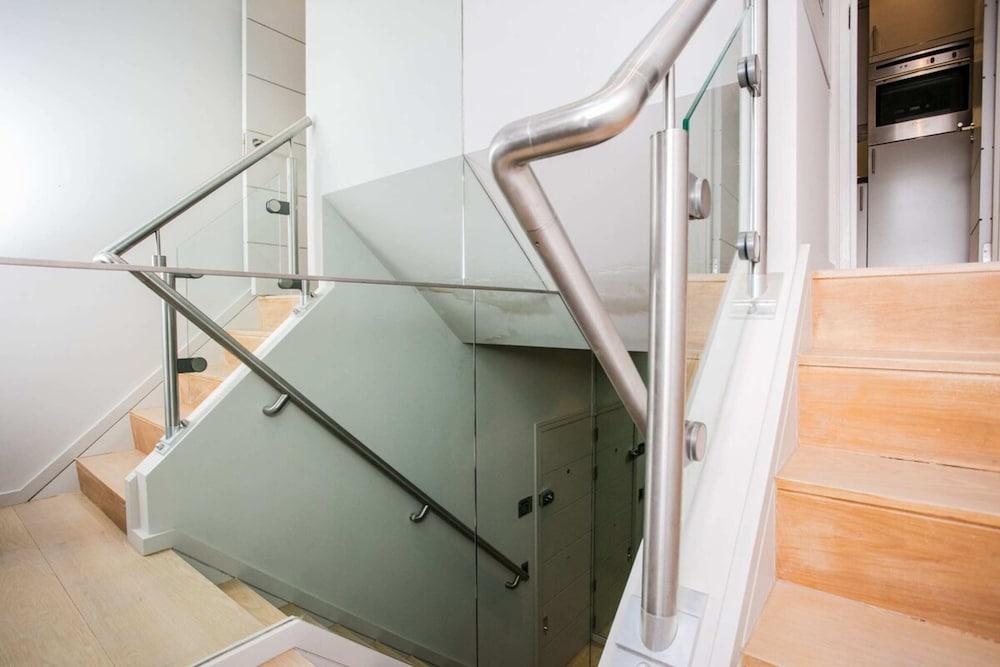 Bright and Modern 1 Bedroom Flat Knightsbridge - Tap to explore photos