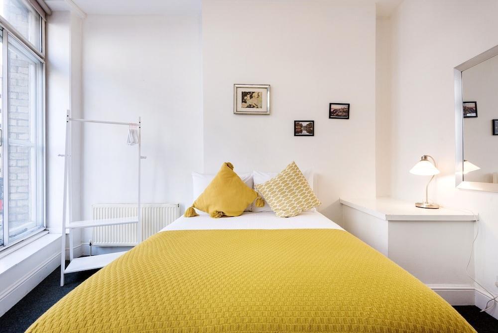 Heart of Shoreditch Apartments - Tap to explore photos